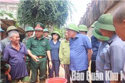 Phó Thủ tướng Thường trực Chính phủ Nguyễn Hoà Bình kiểm tra công tác khắc phục hậu quả mưa lũ tại tỉnh Bắc Ninh